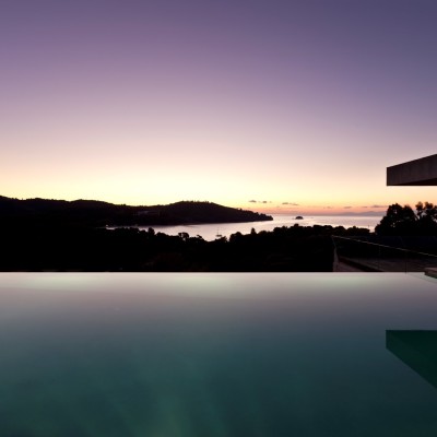 Dive in the relaxation of the infinity pool